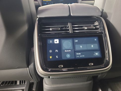 Used 2024 Rivian R1S Adventure image 30