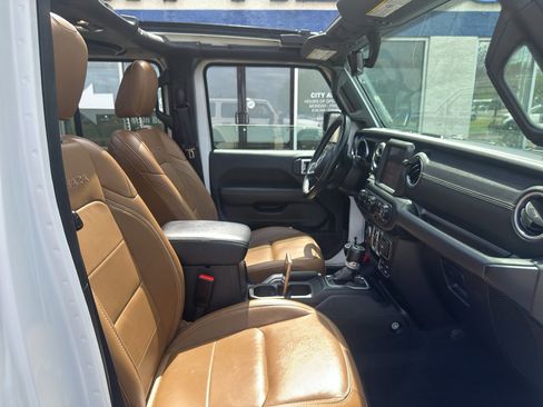 Used 2022 Jeep Wrangler Unlimited Sahara w/ Cold Weather Group image 11