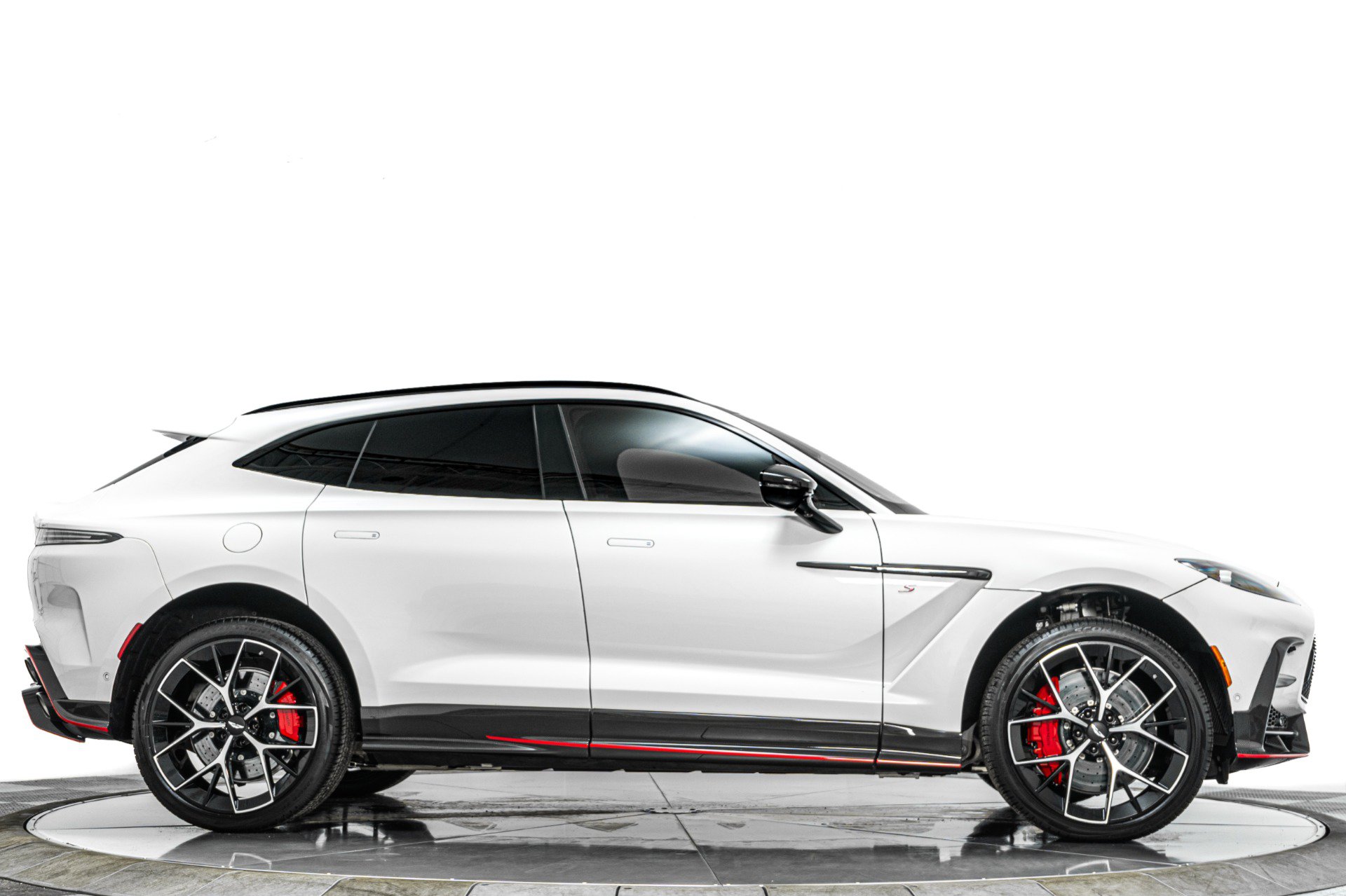 Used 2026 Aston Martin DBX S AWD/4WD image 50