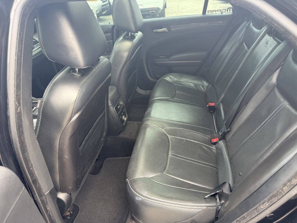 Used 2014 Chrysler 300 C RWD image 23