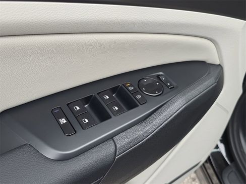 New 2026 Kia Sportage EX image 22