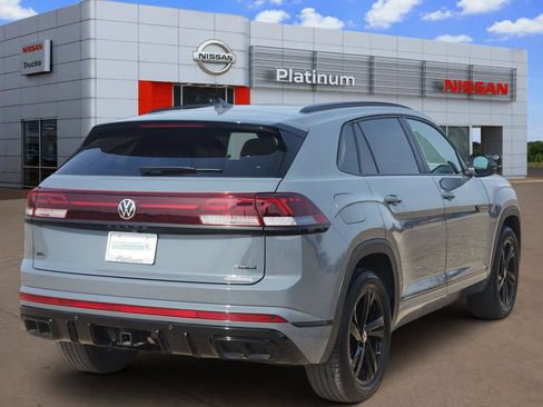 Used 2025 Volkswagen Atlas Cross Sport SEL R-Line AWD/4WD image 4
