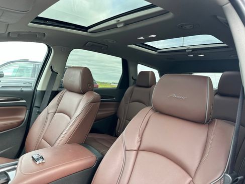 Used 2021 Buick Enclave Avenir w/ Avenir Technology Package AWD/4WD image 5