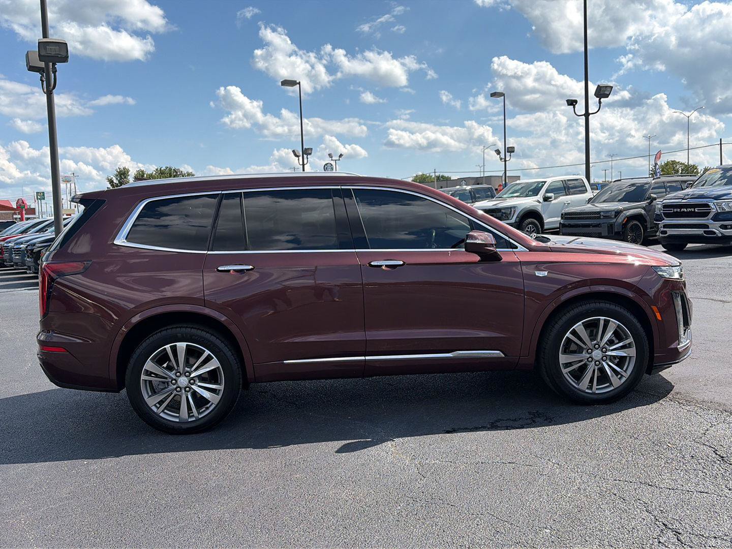 Used 2022 Cadillac XT6 Premium Luxury w/ LPO, Floor Liner Package AWD/4WD image 6