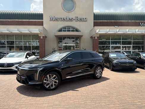 Used 2025 Cadillac Optiq Luxury 1 w/ LPO, Floor Liner Package AWD/4WD image 1