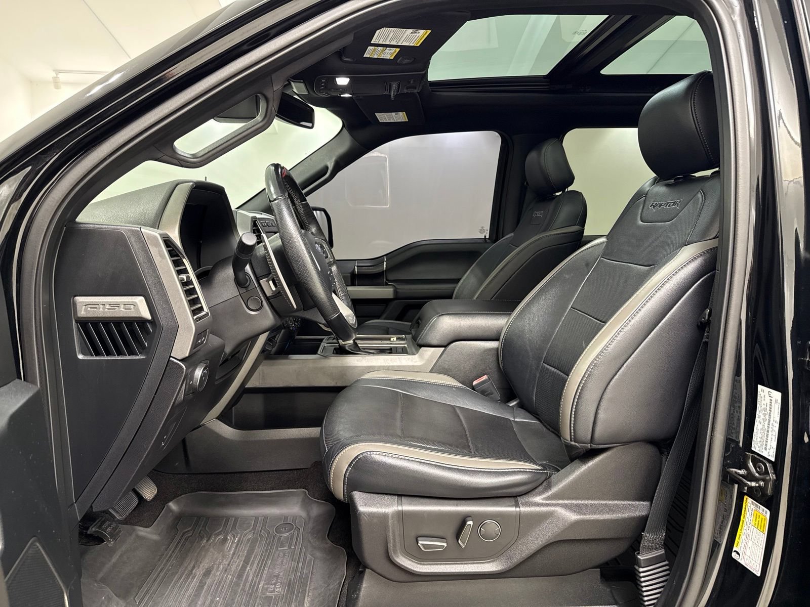 Used 2018 Ford F150 Raptor w/ Equipment Group 802A Luxury AWD/4WD image 15