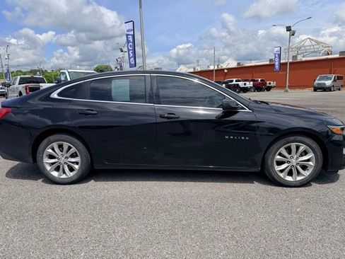 Used 2019 Chevrolet Malibu LT FWD image 2