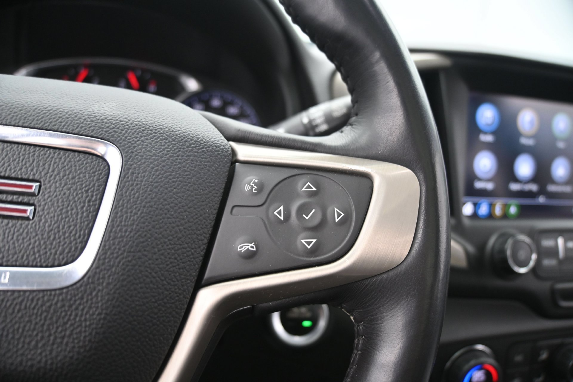 Used 2018 GMC Terrain Denali w/ Advanced Safety Package AWD/4WD image 25