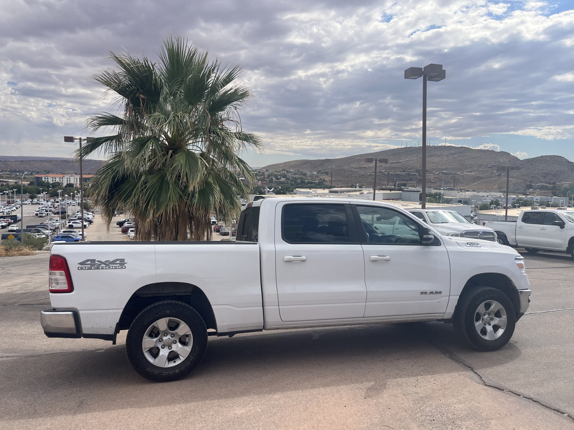 Used 2022 RAM 1500 Big Horn AWD/4WD image 3