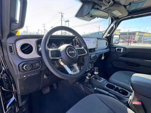 Used 2025 Jeep Wrangler Unlimited Sahara AWD/4WD image 12