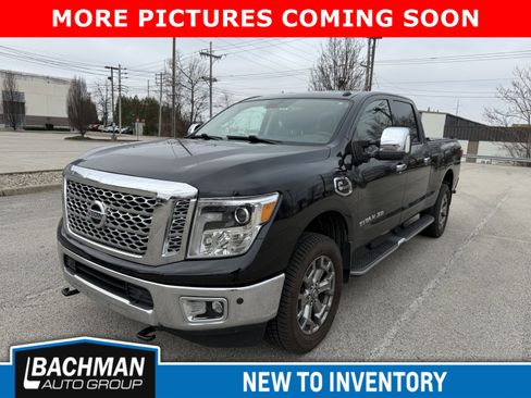 Used 2019 Nissan Titan SL w/ Chrome Package image 3