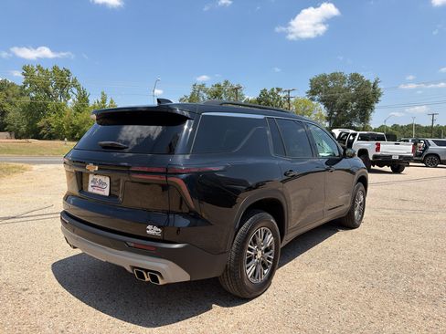 Used 2026 Chevrolet Traverse LT FWD image 10