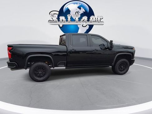 Used 2024 Chevrolet Silverado 2500 ZR2 w/ Technology Package image 10