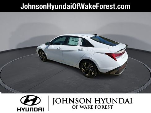 Certified 2025 Hyundai Elantra SEL image 6