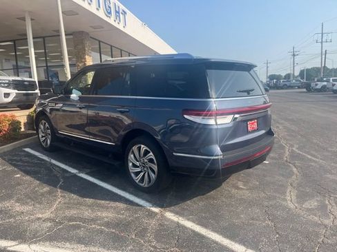 Used 2022 Lincoln Navigator Reserve AWD/4WD image 3