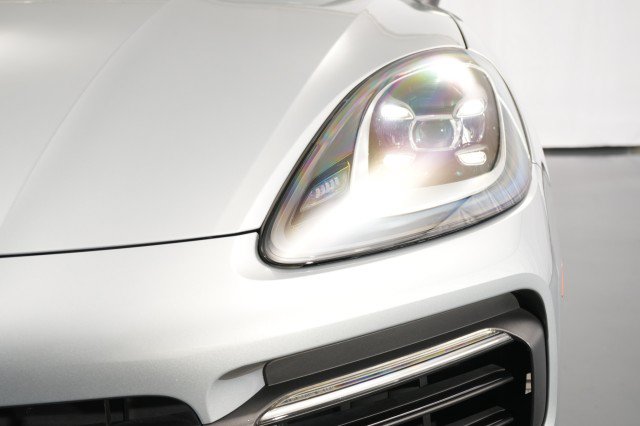 Used 2023 Porsche Cayenne AWD/4WD image 6