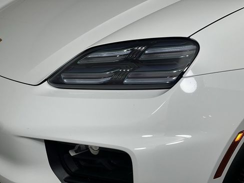 Certified 2024 Porsche Macan 4 Electric image 11