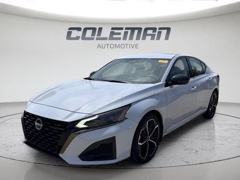 Used 2023 Nissan Altima 2.5 SR FWD image 1