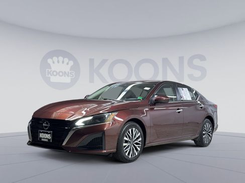 Used 2023 Nissan Altima 2.5 SV image 1