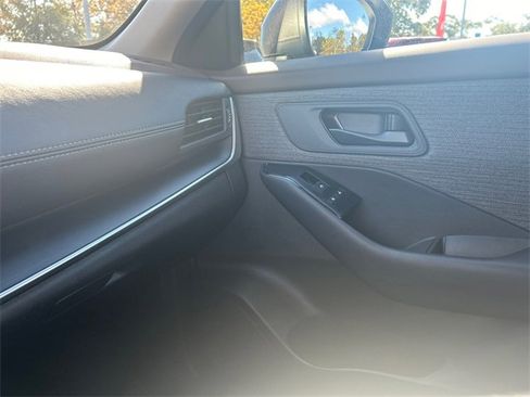 Certified 2023 Nissan Rogue S image 19