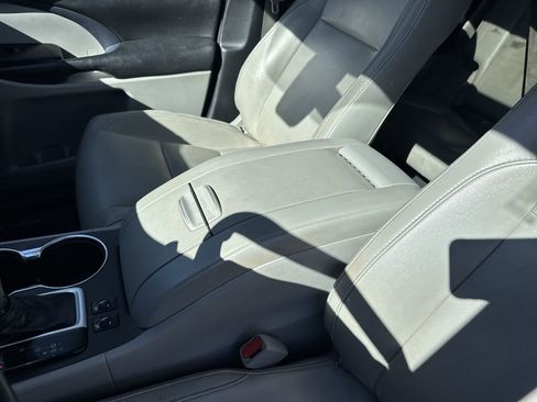 Used 2018 Toyota Highlander XLE image 28