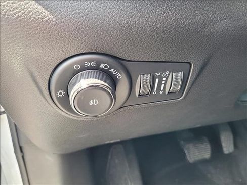 Used 2023 Jeep Compass Limited w/ Sun and Sound Group AWD/4WD image 17