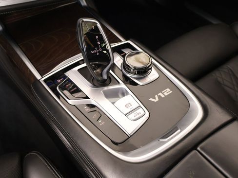 Used 2019 BMW M760i xDrive w/ Luxury Rear Seating Package AWD/4WD image 9
