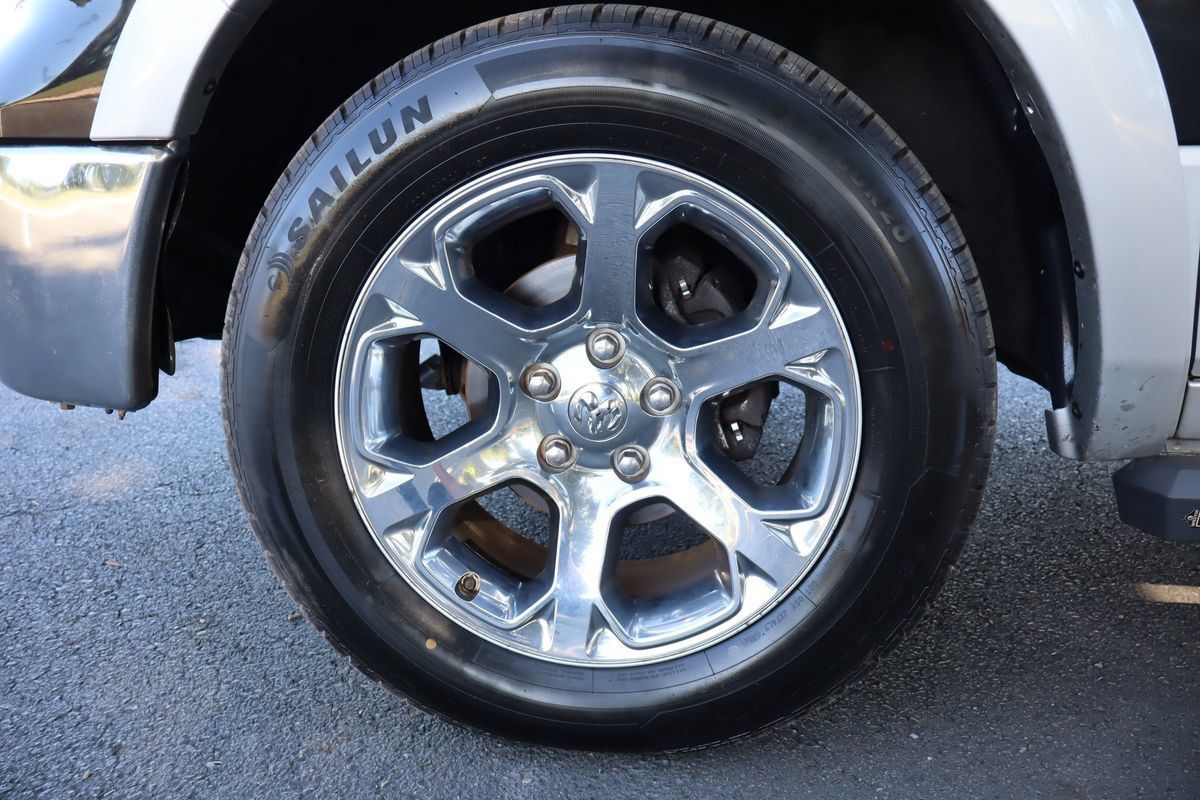 Used 2018 RAM 1500 Laramie w/ Convenience Group AWD/4WD image 40