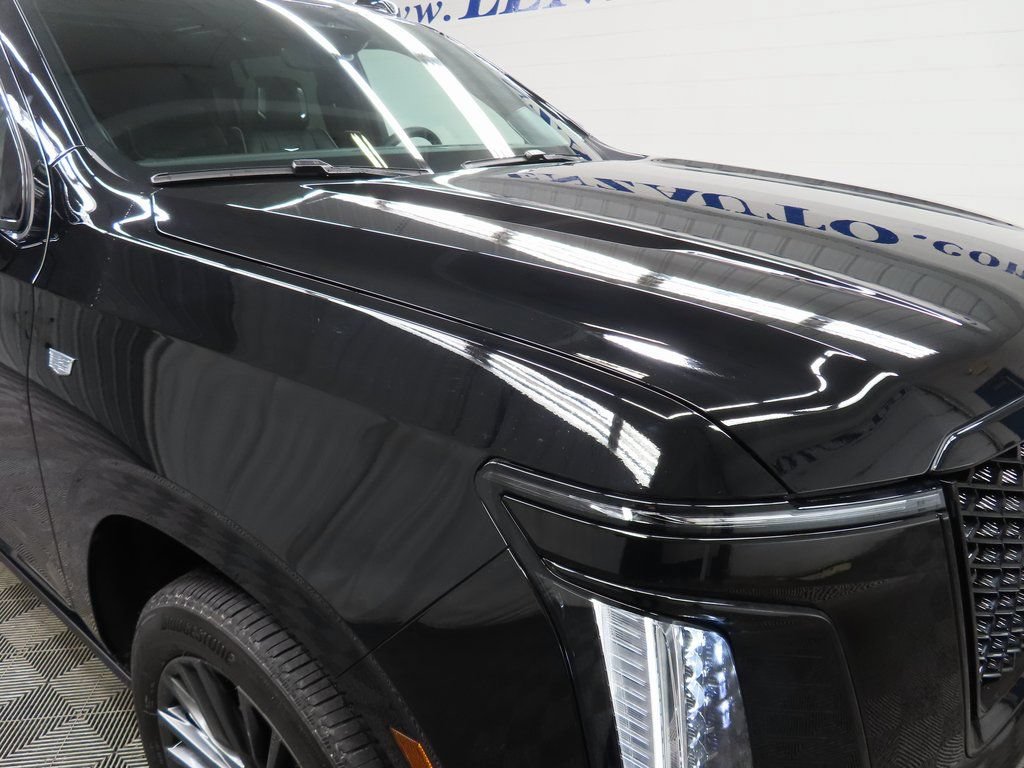 Used 2026 Cadillac Escalade Platinum Sport w/ LPO, Floor Liner Package AWD/4WD image 32
