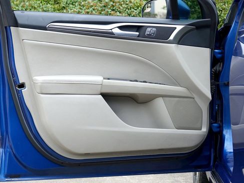 Used 2018 Ford Fusion SE w/ Fusion SE Technology Package image 36