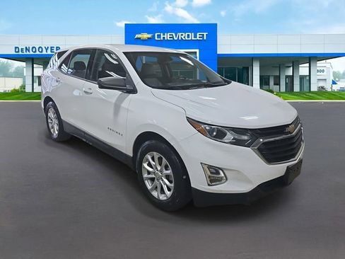 Used 2018 Chevrolet Equinox LS image 4