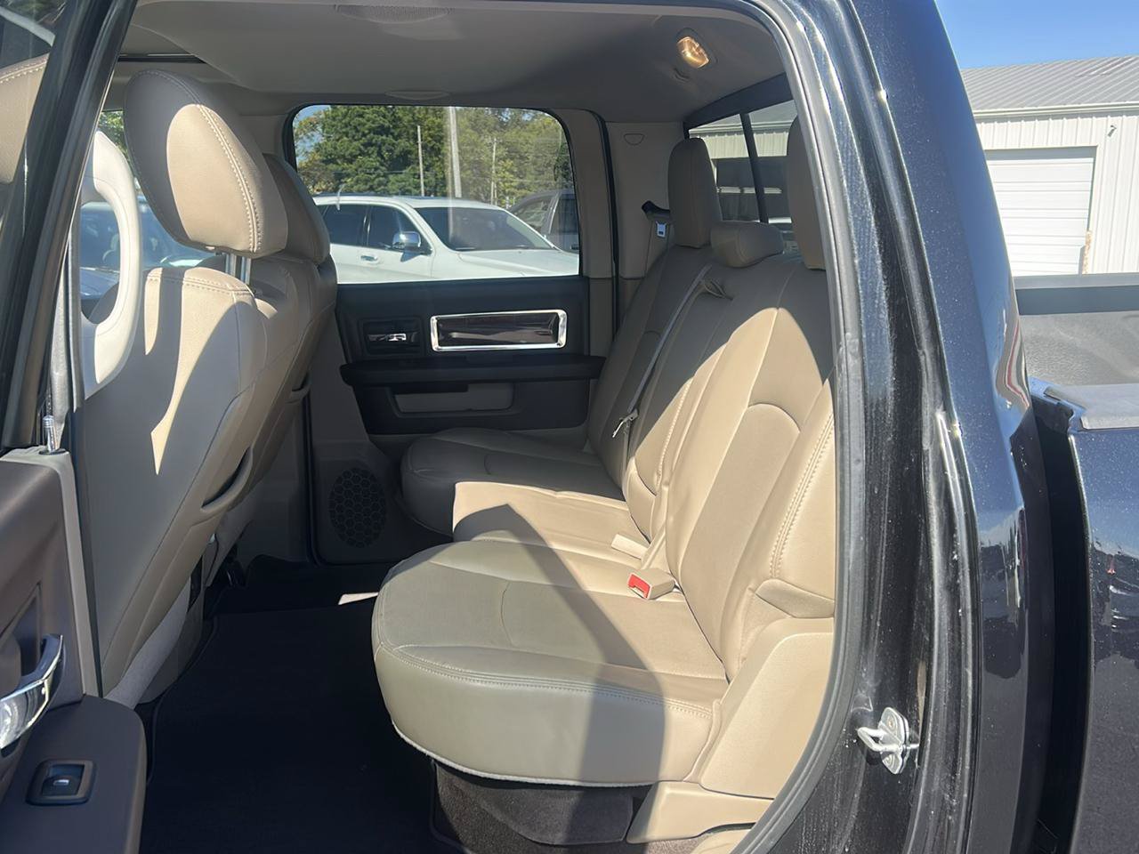 Used 2011 RAM 1500 Laramie AWD/4WD image 10