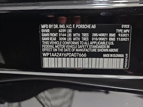 Used 2023 Porsche Cayenne w/ Premium Package AWD/4WD image 34