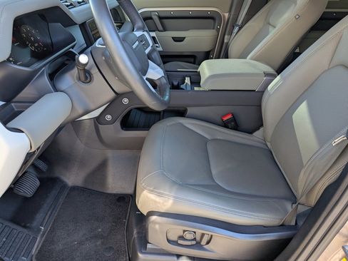 Used 2023 Land Rover Defender 110 S image 28