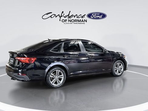 Used 2023 Volkswagen Jetta SE FWD image 9