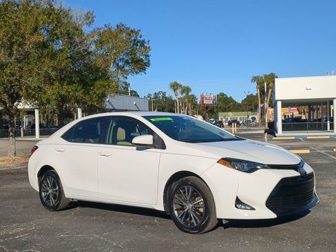 Used 2018 Toyota Corolla SE image 2