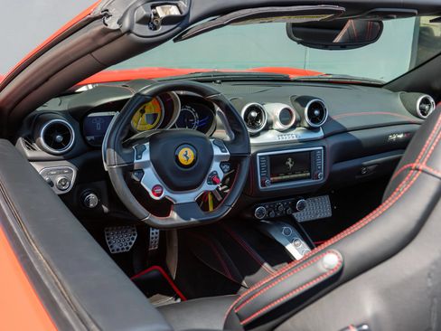 Used 2017 Ferrari California T RWD image 59