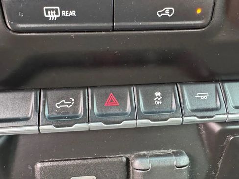 Used 2020 Chevrolet Silverado 1500 Custom w/ Custom Value Package image 14