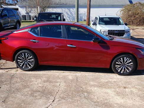 Used 2024 Nissan Altima 2.5 SV image 8