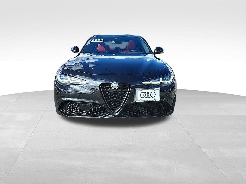 Used 2024 Alfa Romeo Giulia Veloce AWD/4WD image 3