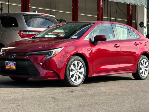 Used 2024 Toyota Corolla LE FWD image 8