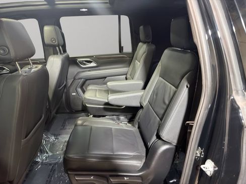 Used 2024 Chevrolet Suburban Z71 w/ Luxury Package AWD/4WD image 16