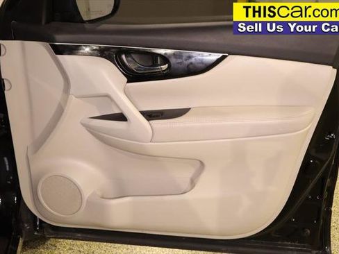 Used 2017 Nissan Rogue Sport SL FWD image 29