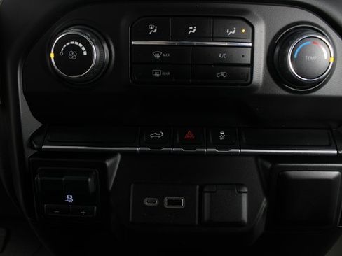 Used 2022 Chevrolet Silverado 2500 Custom w/ Custom Value Package image 6