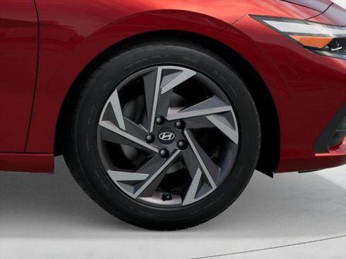 New 2025 Hyundai Elantra SEL image 8