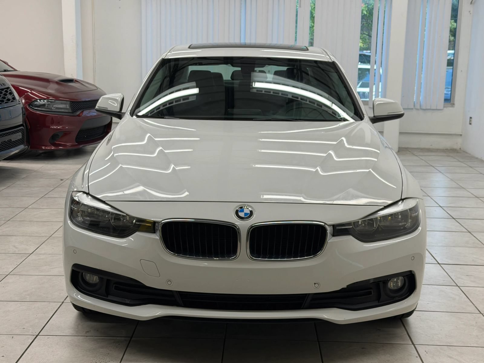 Used 2017 BMW 320i Sedan RWD image 2