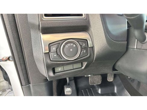 Used 2018 Ford Explorer XLT w/ Equipment Group 202A image 22