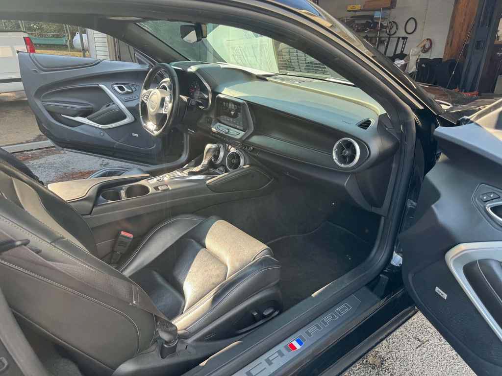 Used 2016 Chevrolet Camaro SS RWD image 11