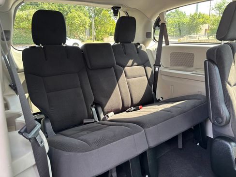 Used 2018 Dodge Grand Caravan SE w/ UConnect Hands-Free Group FWD image 50