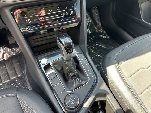 New 2025 Volkswagen Taos SE image 17